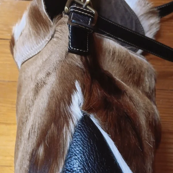 Elegant Brown and Tan Shoulder Bag with Plush Texture - Picture 7 of 11